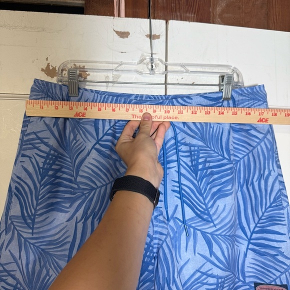 Vineyard Vines Blue Swim Trunks Floral Print Size Large Leaves Tropical - Picture 4 of 8